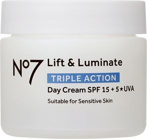 No7 Lift&Luminate Day Cream SPF 15 Återfuktande dagkräm 50 ml